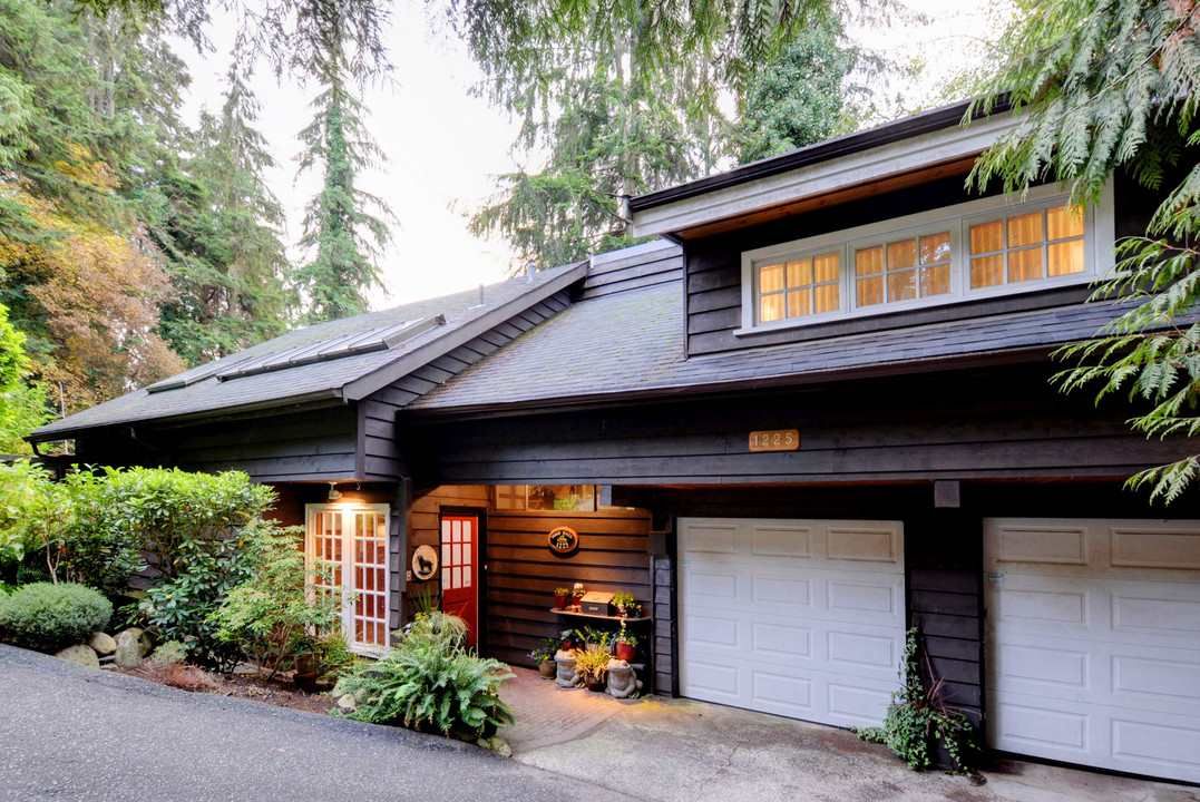 I have sold a property at 1225 RIVERSIDE DR in North Vancouver
